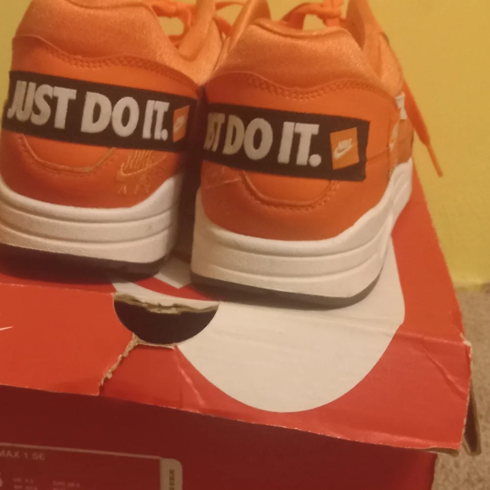 Nike Air Max 1 SE Orange Sneakers - Picture 6 of 6